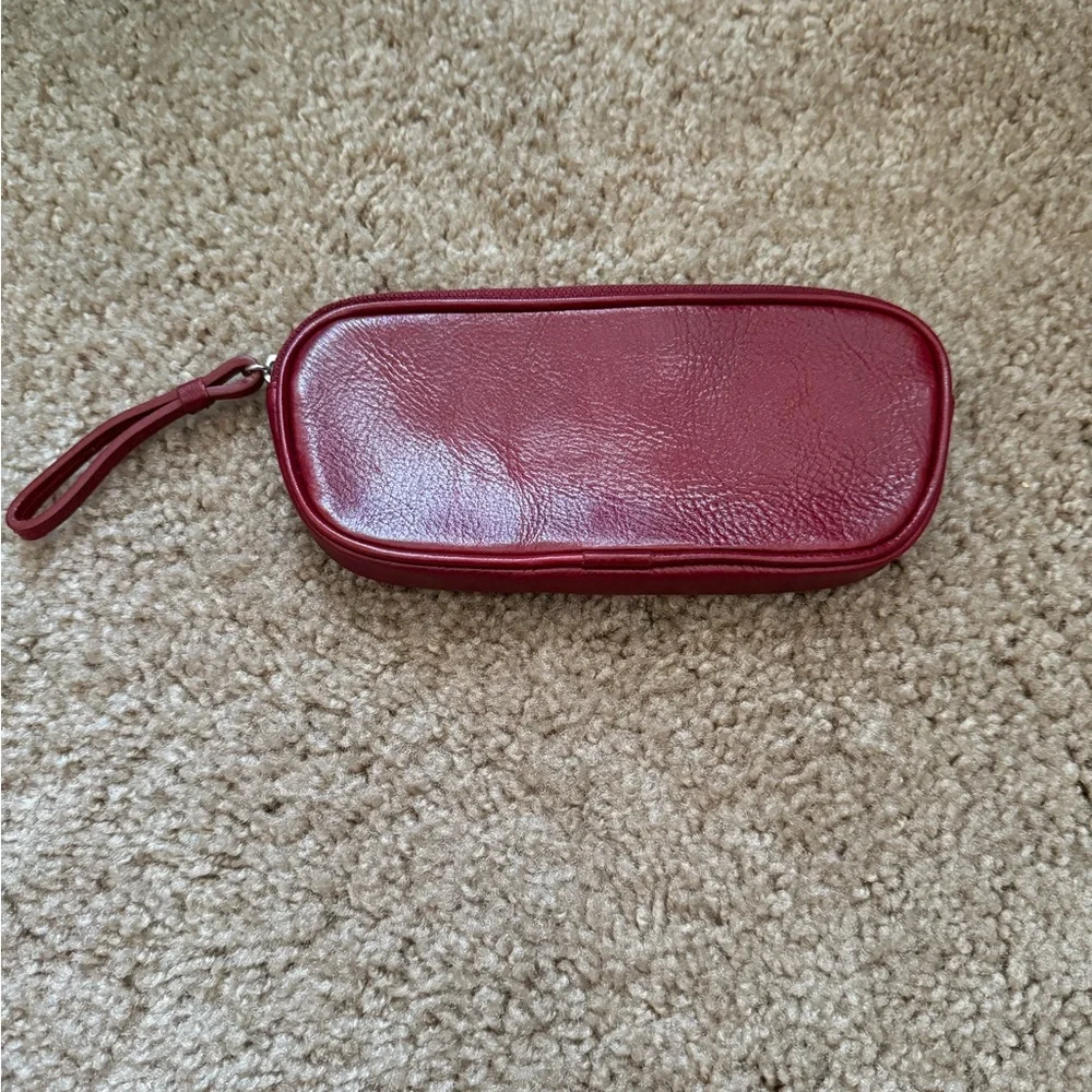Wilson’s Leather Sunglass Pouch - Picture 3 of 3